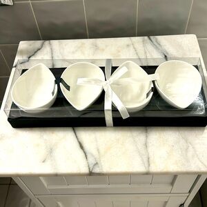 New 4 piece DuLait porcelain sushi dipping bowl set - white